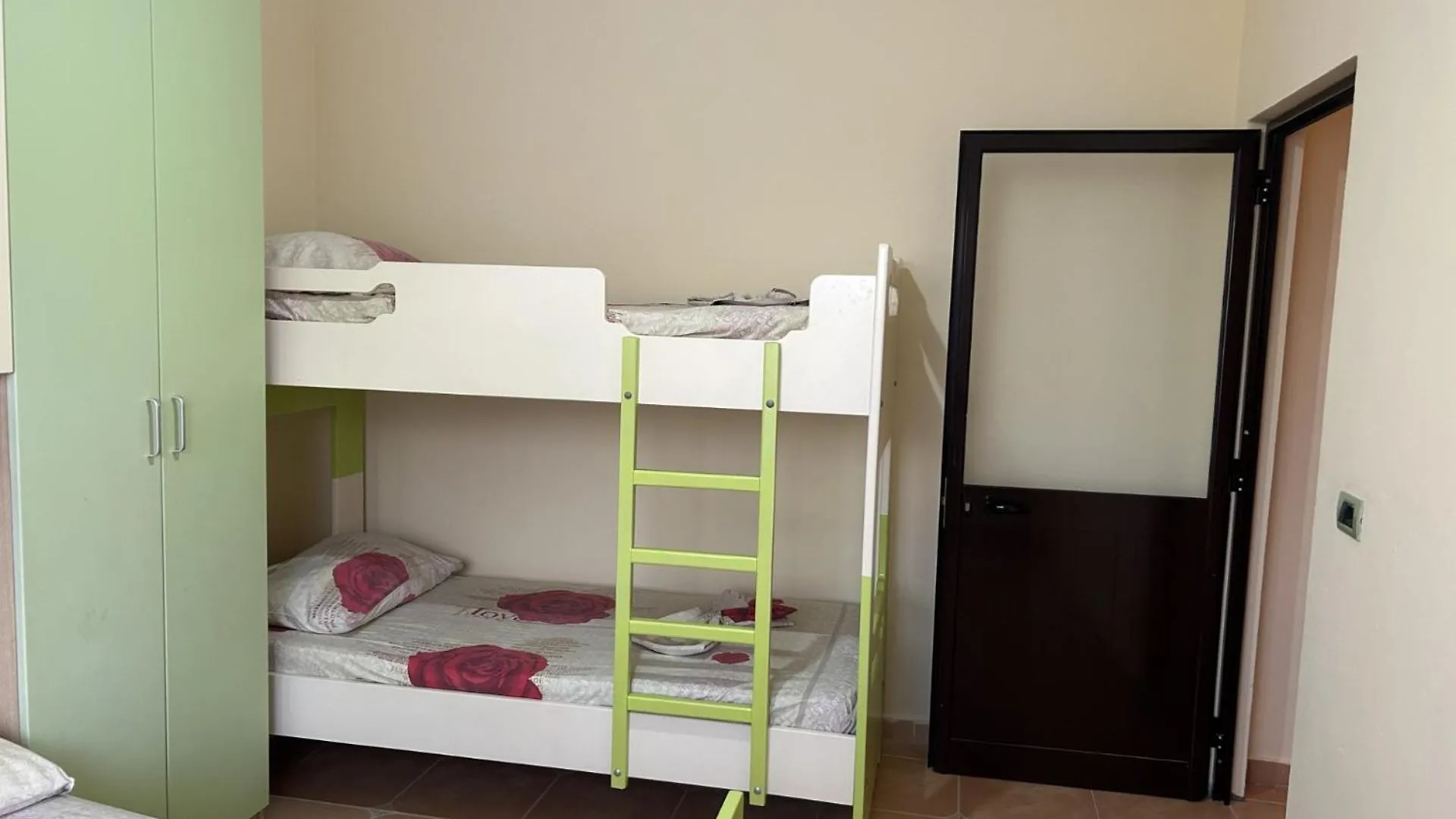 מלון Velipojë Sol House 0*,  אלבניה